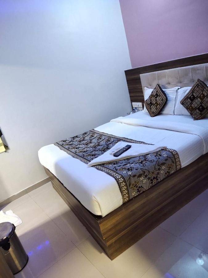 Hotel Golden Galaxy Mumbai Exterior foto